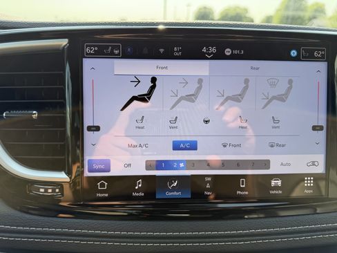 Used 2026 Chrysler Pacifica Limited FWD image 20