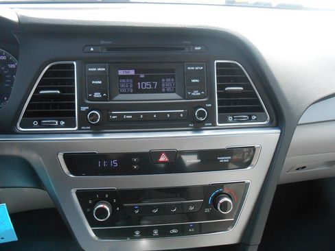 Used 2017 Hyundai Sonata SE FWD image 12