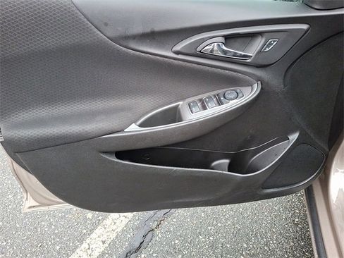 Used 2024 Chevrolet Malibu LT image 9