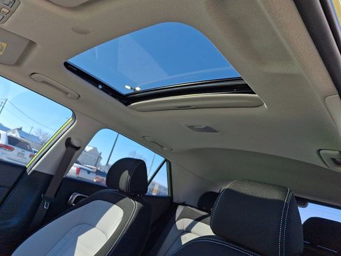 Certified 2024 Hyundai Venue SEL image 22