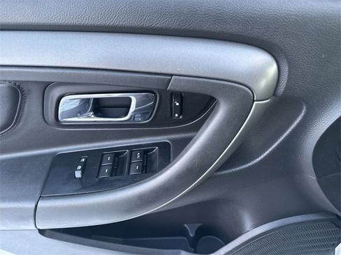 Used 2010 Ford Taurus SEL image 11