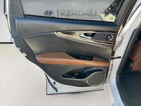 Used 2022 Lincoln Nautilus Reserve w/ Luxury Package image 24