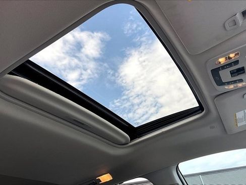 Used 2021 Toyota Sienna XLE FWD image 28