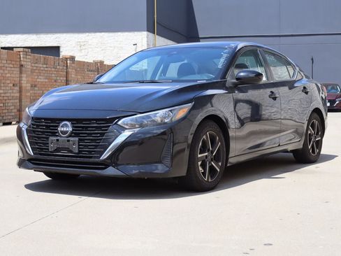 Used 2024 Nissan Sentra SV FWD image 2