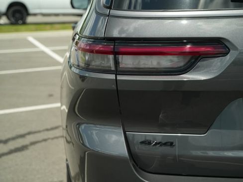 New 2026 Jeep Grand Cherokee L Limited w/ Limited Altitude Package AWD/4WD image 45