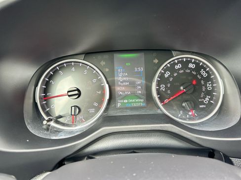 Used 2022 Toyota RAV4 XLE FWD image 5