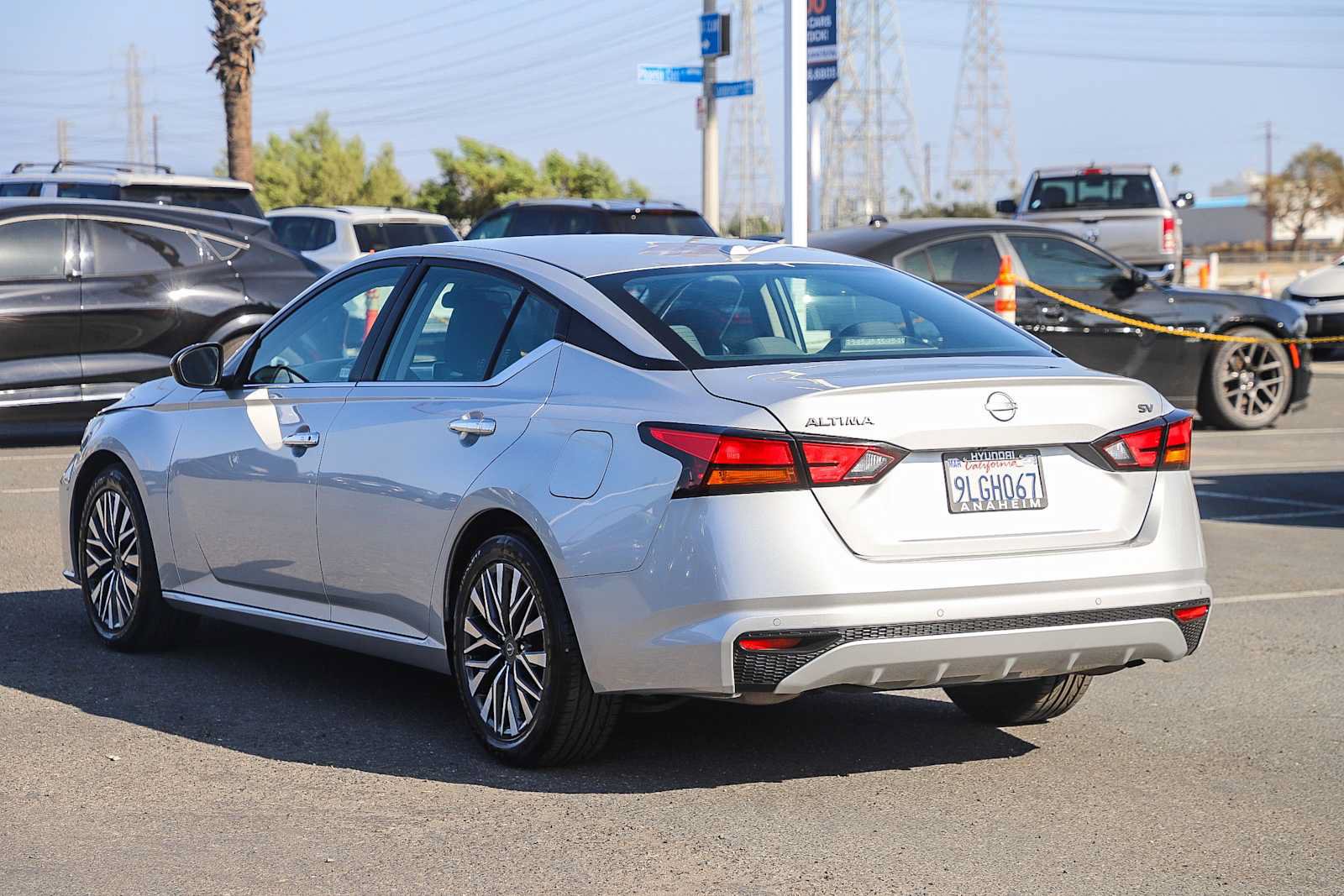 Used 2024 Nissan Altima 2.5 SV FWD image 9