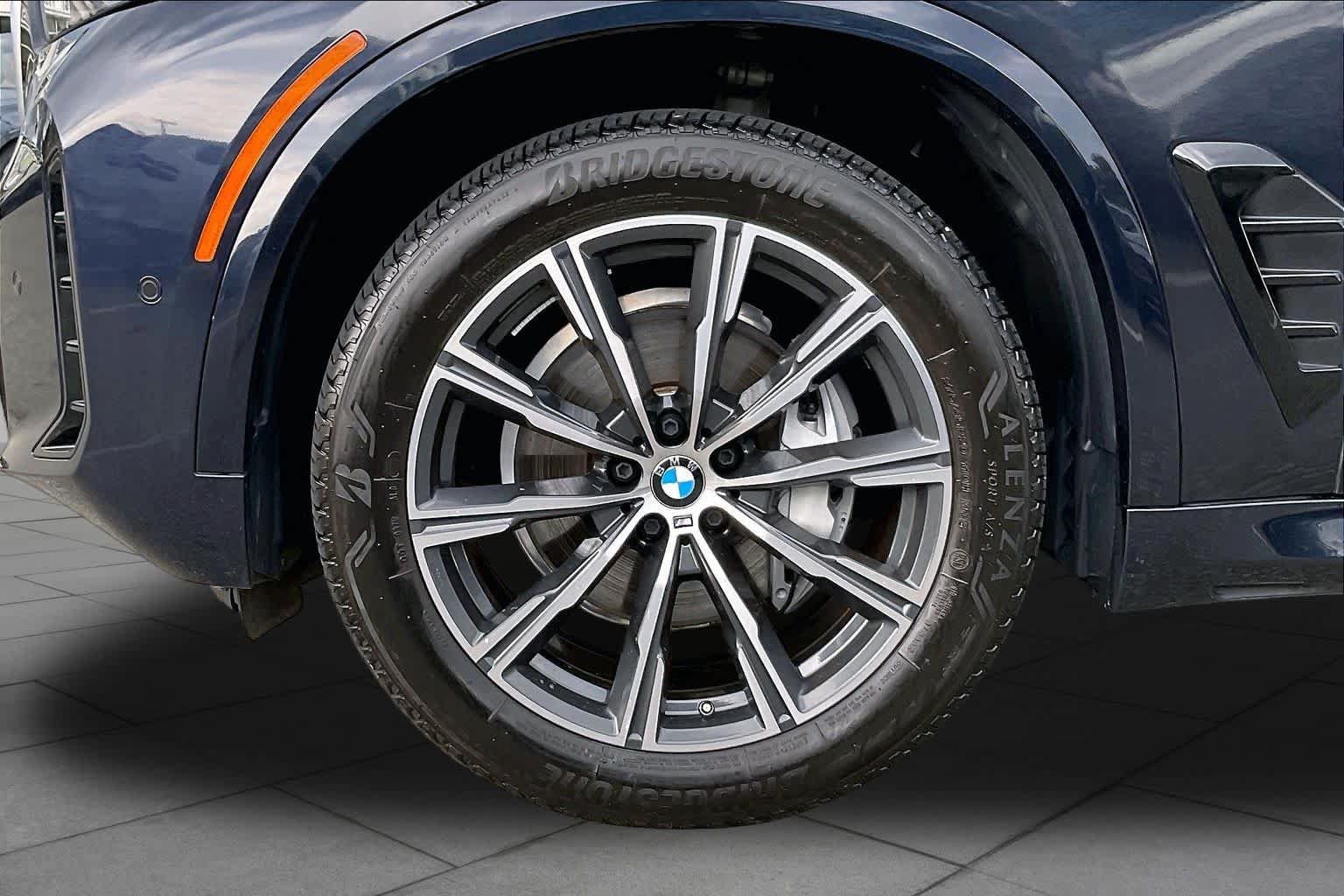 Used 2024 BMW X5 xDrive40i w/ M Sport Package AWD/4WD image 10