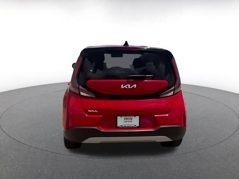 Used 2025 Kia Soul LX w/ LX Technology Package FWD image 11
