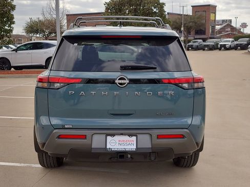New 2026 Nissan Pathfinder SL image 3