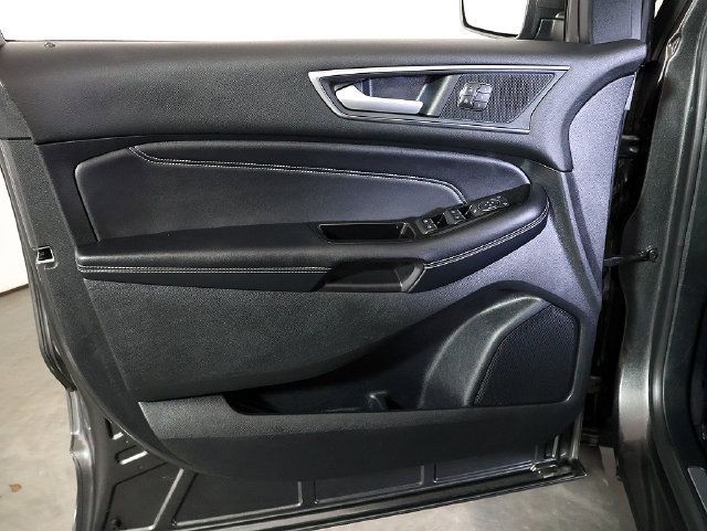 Used 2018 Ford Edge Titanium w/ Equipment Group 302A AWD/4WD image 24