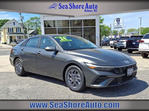 Used 2024 Hyundai Elantra SEL FWD image 1
