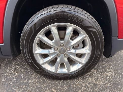 Used 2016 Jeep Cherokee Limited AWD/4WD image 18