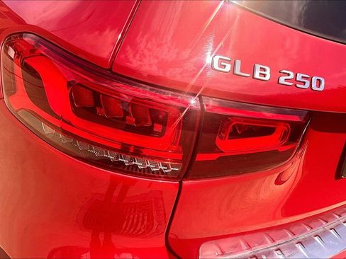 Used 2021 Mercedes-Benz GLB 250 4MATIC image 42