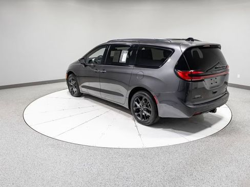 Used 2023 Chrysler Pacifica Touring-L w/ S Appearance Package image 34