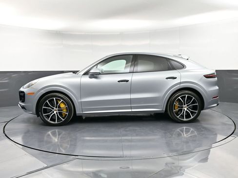 Certified 2023 Porsche Cayenne Turbo image 2
