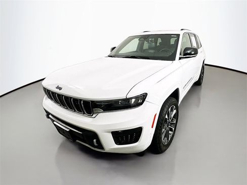 Used 2022 Jeep Grand Cherokee Overland w/ Luxury Tech Group IV image 3