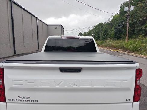 Used 2022 Chevrolet Silverado 1500 LT AWD/4WD image 4