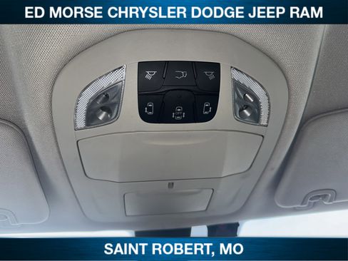 Used 2017 Chrysler Pacifica Touring-L FWD image 16