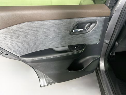 Used 2023 Nissan Rogue SV FWD image 25