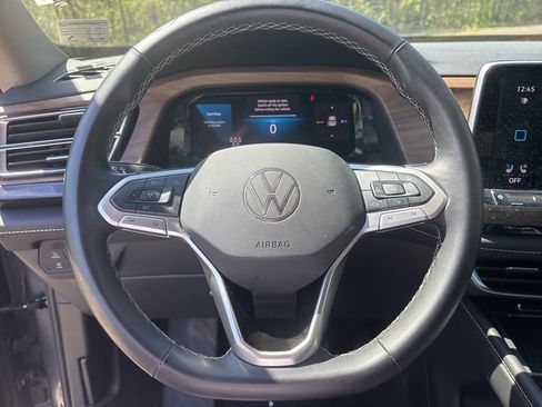 Used 2025 Volkswagen Atlas SE image 12