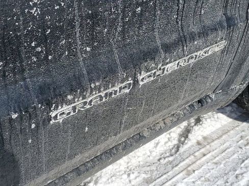 Used 2018 Jeep Grand Cherokee Laredo image 29