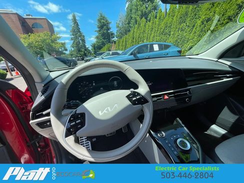 Used 2023 Kia Niro Wave w/ Wave Preserve Package FWD image 33