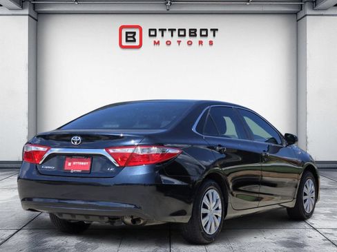 Used 2017 Toyota Camry LE FWD image 4