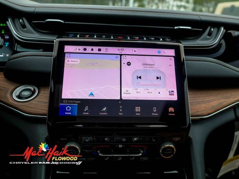 Used 2024 Jeep Grand Cherokee Summit w/ Advanced Protech Group IV AWD/4WD image 22