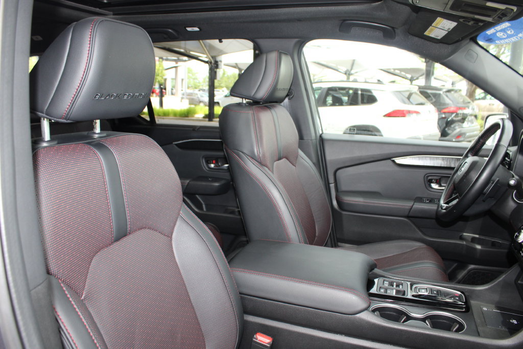 Used 2025 Honda Pilot Black Edition image 44
