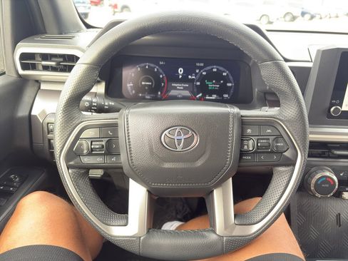 Used 2025 Toyota Tacoma TRD Off-Road image 17