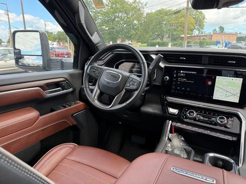 Used 2025 GMC Sierra 2500 Denali Ultimate AWD/4WD image 10