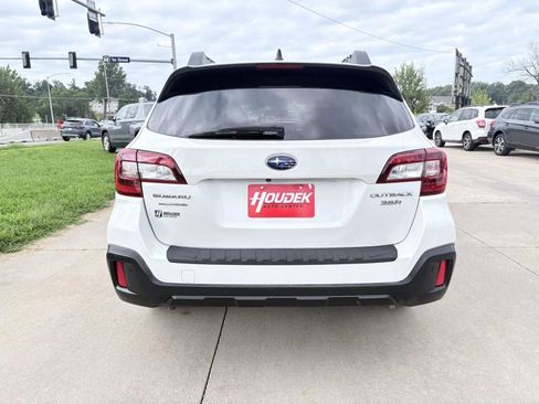Used 2018 Subaru Outback 3.6R Limited AWD/4WD image 5
