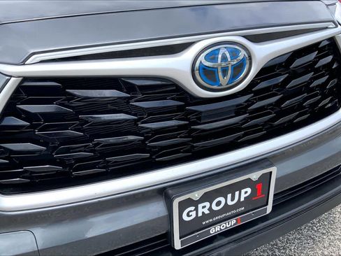 Used 2021 Toyota Highlander XLE image 29