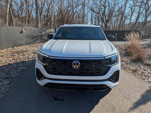 Certified 2025 Volkswagen Atlas Cross Sport SEL R-Line image 8