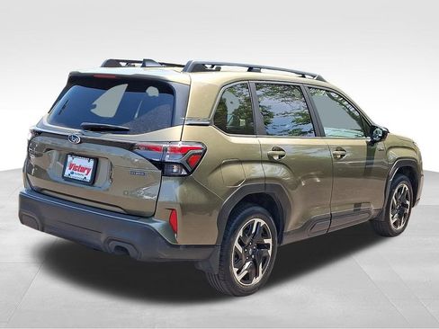 Used 2025 Subaru Forester Premium AWD/4WD image 6