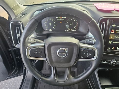 Used 2021 Volvo XC40 T5 Momentum w/ Premium Package image 21