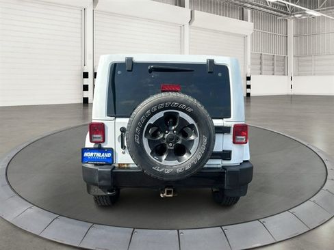Used 2014 Jeep Wrangler Unlimited Sahara w/ Dual Top Group AWD/4WD image 3