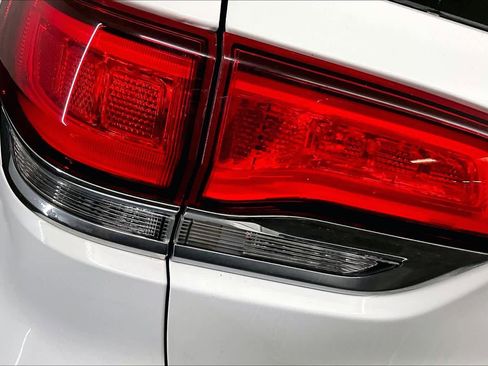 Used 2021 Jeep Grand Cherokee Limited w/ Premium Lighting Group image 27