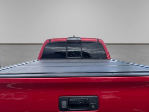 Used 2016 Toyota Tacoma Limited w/ Towing Package AWD/4WD image 17