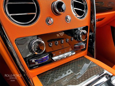 Certified 2021 Rolls-Royce Cullinan Black Badge image 28