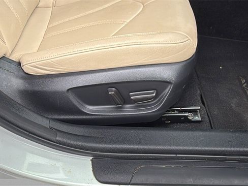 Used 2019 Toyota Avalon XLE image 28