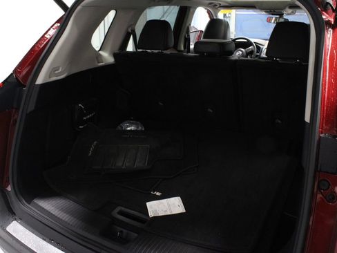 Used 2023 Nissan Rogue SV w/ SV Premium B Package AWD/4WD image 19