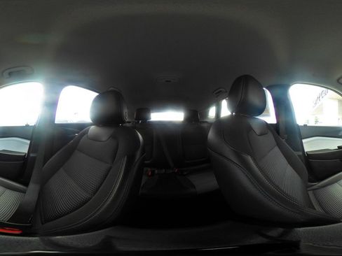 Used 2025 Chevrolet Trax LT image 42