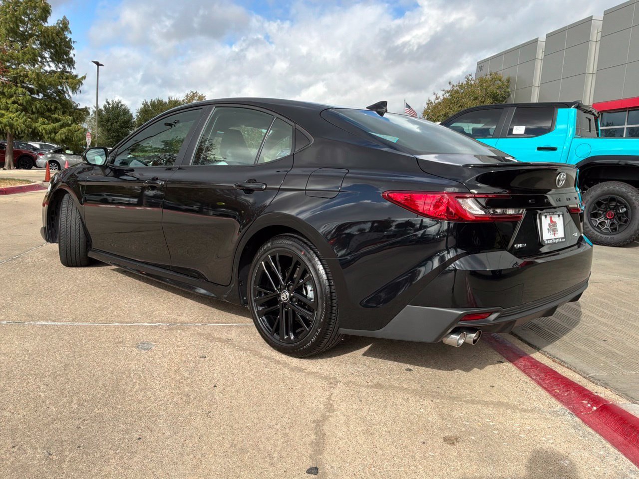 Used 2026 Toyota Camry SE FWD image 8