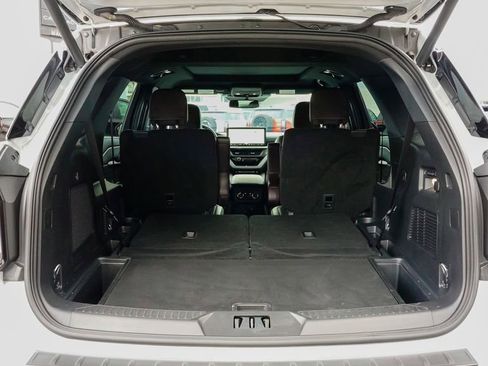 Used 2025 Ford Explorer Platinum w/ Ultimate Package image 11