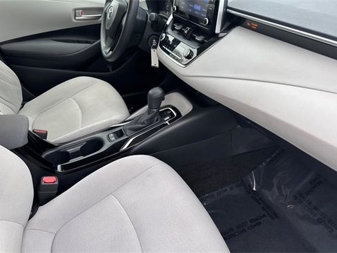 Used 2021 Toyota Corolla LE image 19