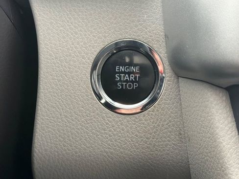 Used 2018 Toyota Highlander XLE image 23