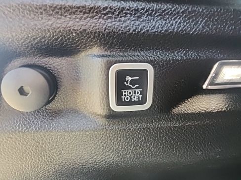 Certified 2022 Jeep Grand Cherokee L Limited AWD/4WD image 35