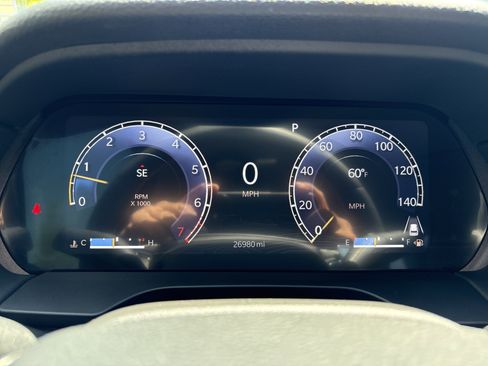 Used 2024 Jeep Grand Cherokee Limited w/ Black Appearance Package image 24